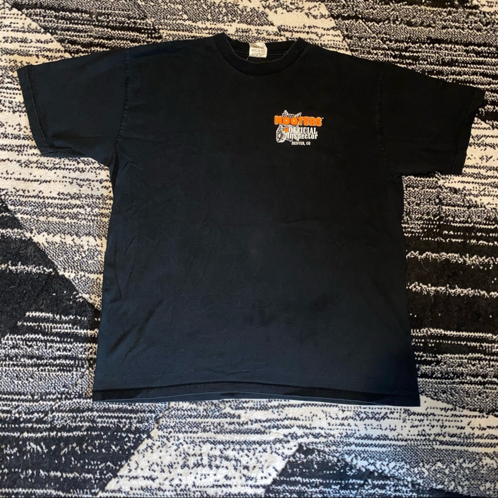 Vintage Hooters tee